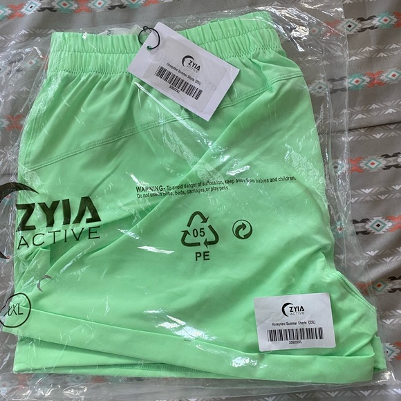 Zyia Honeydew Summer Shorts- NEW - Picture 2 of 3